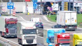 Mann bleibt liegen, tauscht Blumen gegen Benzin – und verirrt sich