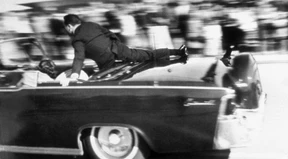 Er steckte das Projektil heimlich ein