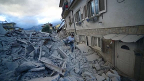 Kein Zugang und die Hälfte des Dorfes liegt in Trümmern