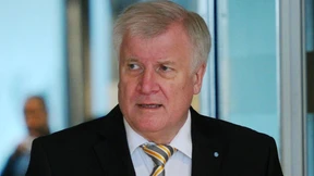 Seehofer rüffelt von der Leyen
