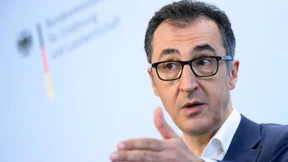 In Deutsch eine 5: Wie der „Türkenjunge Cem“ Minister wurde