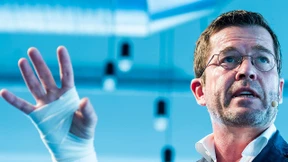 Seehofer kann sich Guttenberg in Berlin vorstellen