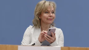 Entlassene Staatssekretärin klagt auf Aussagerecht