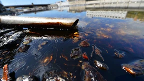 Bei Genua läuft Öl ins Meer 