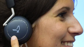 Weg mit dem Kabel am Kopf 