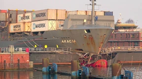 Frachter rammt Schleuse in Nord-Ostsee-Kanal