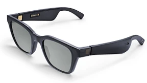 Frisch geschnittene Sonnenbrillen feiern einen Triumph