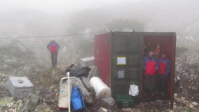Aufstieg an spiegelglatten Steilwänden