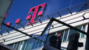 Gewinn der Telekom bricht ein