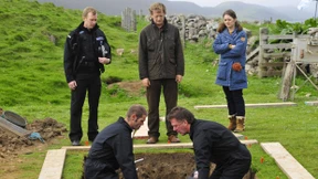 Er wartet auf die Fähre