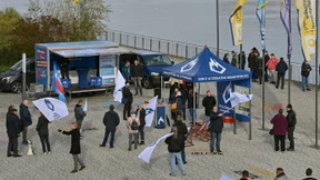 Unbekannter Täter schlägt AfD-Politiker an Infostand nieder