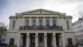 Zwanzigtausend Liter Wasser auf der Bühne