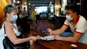 Der Impfpass leert die Tische