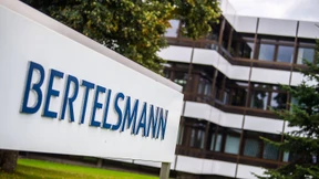 Bertelsmann hebt Gewinnprognose auf knapp zwei Milliarden Euro an