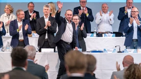 Aiwanger bleibt Parteichef – aber der Rückhalt bröckelt