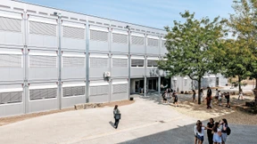 Noch kein Schulhaus, aber brandneue Container