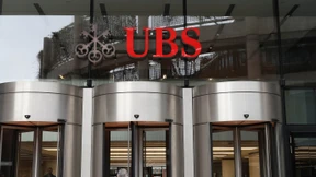 Ratingagenturen senken Ausblick für UBS nach Übernahme der Credit Suisse