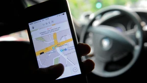 Taxifahrer greifen Uber mit Mehl und Eiern an