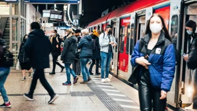 Hessen will bei Maskenpflicht im Nahverkehr bleiben