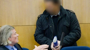 Doppelmord  vor dem Gericht: Angeklagter schweigt