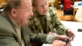 Worauf Senioren beim Handy-Kauf achten sollten