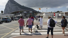 Aus der britischen Fassung gebracht