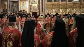 Wangenküsse für den neuen Erzbischof vom Berg Sinai