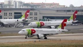 Betrunkener Kopilot: Passagiere sitzen drei Tage fest