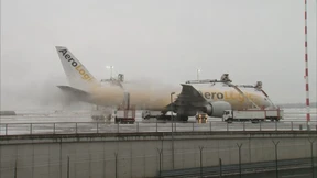 Schneefall legt Flugverkehr auf Eis