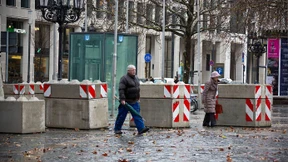 Betonblöcke gegen Anschläge mit Lastwagen