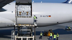 Berlin baut „Luftbrücke“ für Schutzmasken auf