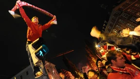 Rote Party und schwarz-gelbe Trauer