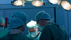 Patientin spielt während Hirnoperation Geige