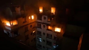 Pariser Wohnhaus in Flammen