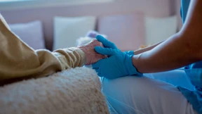 Wie Kriminelle Senioren zur Bestellung von Pflegeartikeln drängen