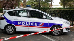 Mann stellt sich mit Kopf und Penis von Mordopfer der Polizei