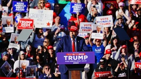 Trump verspricht, Steuer auf Trinkgeld abzuschaffen