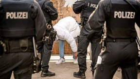 Ein Polizist wird zum Verräter