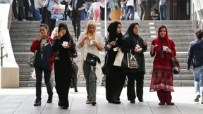 Sichtbar verschiedene, ganz gewöhnliche Staatsbürger