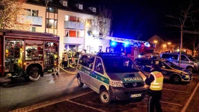 Flüchtlinge sollen in Tötungsabsicht auf Polizisten losgegangen sein