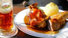 Die Helden des Flüchtlingssommers als AfD-Schurken