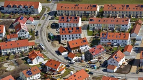 Wer jetzt umschuldet, spart bares Geld