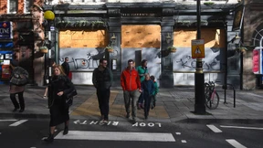 Mit Farage und Selbstmord-Theorien