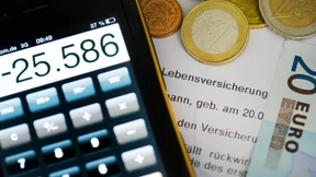 Niedrigzins frisst sich in Lebensversicherungen hinein