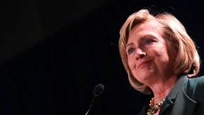 Warum Hillary vor Obama fliehen muss