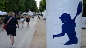 Mit Strohhut und Bändchen