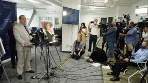 Familie von toter Kamerafrau verklagt Alec Baldwin