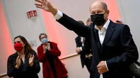 Scholz tritt gegen Baerbock an