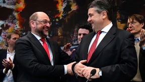 Stabübergabe auf dem Hochseil