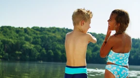 Pädophilenfreude? Bikinis und Hotpants für kleine Mädchen